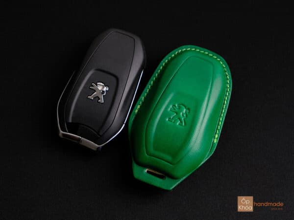 Mặt sau của bao da chìa khóa Peugeot 5008