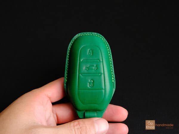 Ốp khóa Peugeot 5008 được làm từ da Vegtan