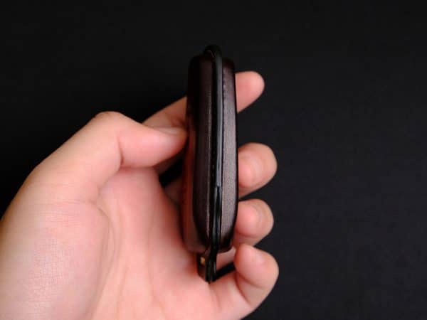 Cạnh bên bao da chìa khóa BMW Z4 da thật, ôm chìa.