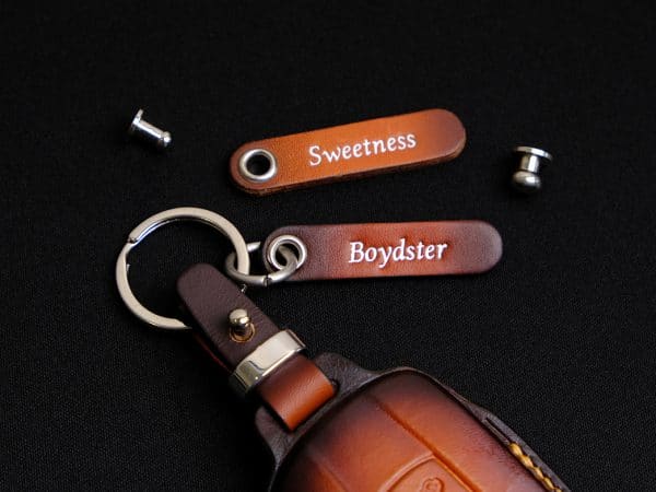 Tag khắc tên cá nhân hoá bằng da gắn bao da chìa khóa BMW – phụ kiện cá nhân hóa cao cấp