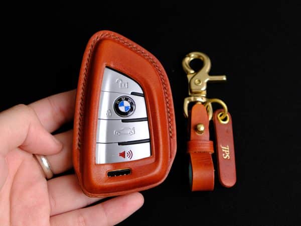 Bao da chìa khóa BMW i4 i7 iX3 màu cam kèm tag khắc tên và móc khóa hợp kim cao cấp