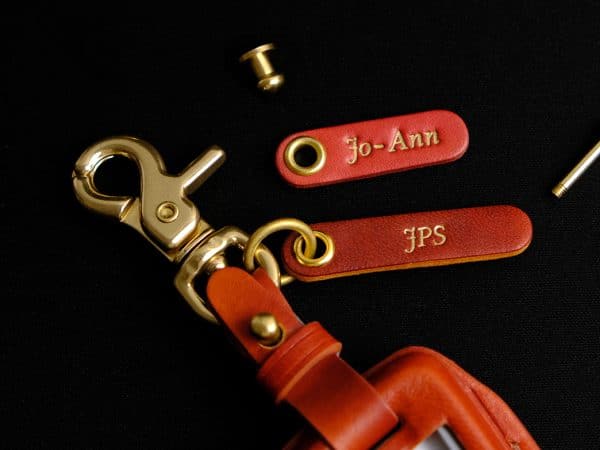 Tag khắc tên cá nhân bằng da gắn bao da chìa khóa BMW – phụ kiện cá nhân hóa cao cấp