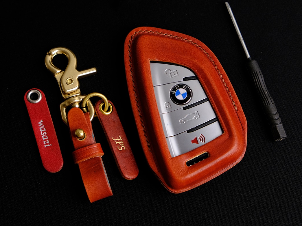 Bao da chìa khóa BMW i series kèm thẻ tags và móc khóa