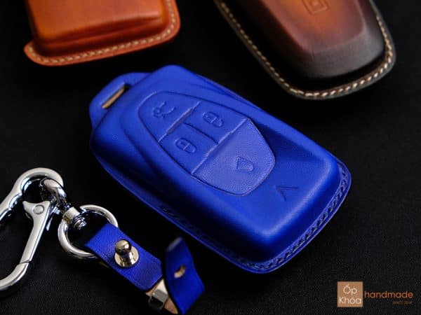 Bao da chìa khóa VinFast VF e34 với đường chỉ khâu tinh xảo, bền đẹp và sang trọng.