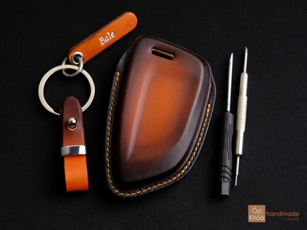 Bao da chìa khóa BMW sử dụng da Vegtan