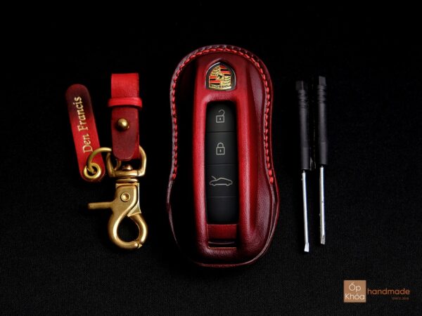 Sự kết hợp giữa màu cơ bản hòa quyện cùng màu đen độc đáo.