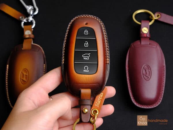 Trên tay bao da chìa khóa Tucson màu Patina