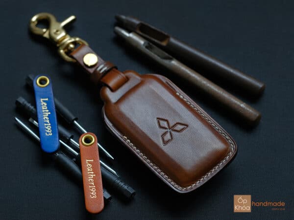 Mặt sau bao da chìa khóa Mitsubishi Xpander