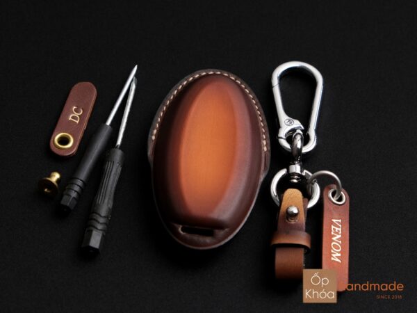 Mặt sau của bao da chìa khóa Nissan Almera