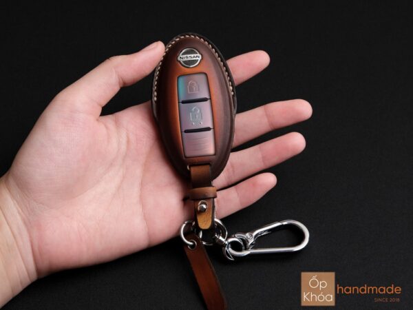 Trên tay bao da chìa khóa Nissan Almera