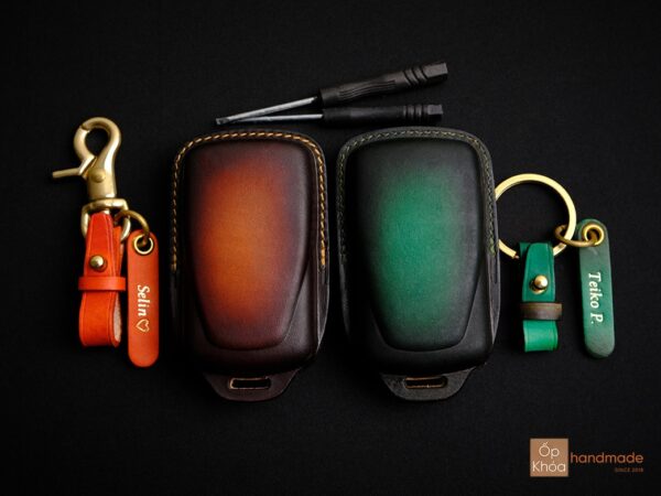 Mặt sau của bao da chìa khoá Vinfast VF 8