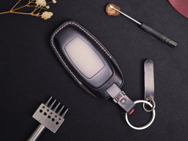 Ốp da chìa khóa Audi thủ công bao gồm đầy đủ tags tên, móc khóa