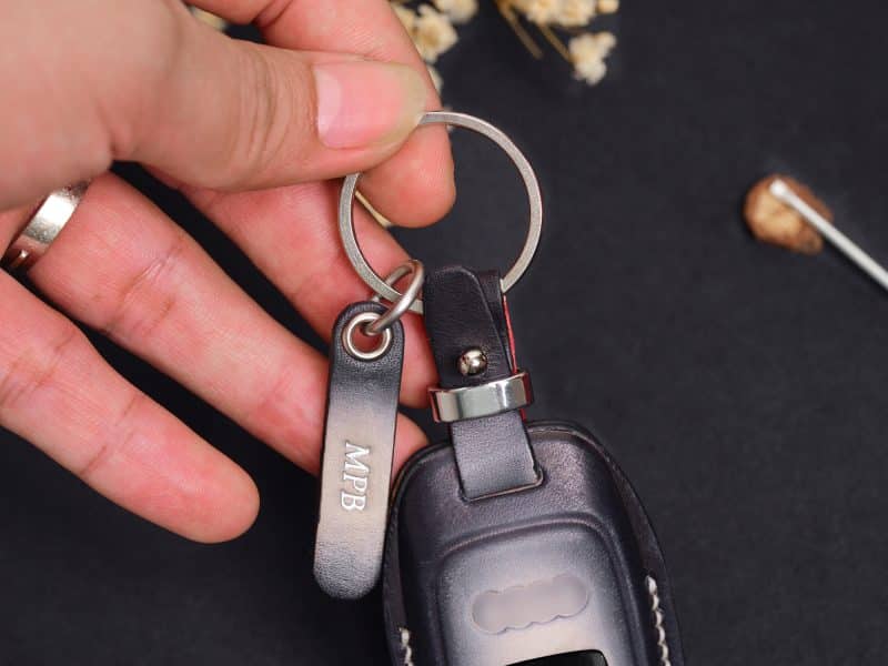 Thẻ tags tên bao da chìa khóa Audi được dập miễn phí