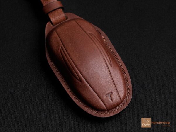 Bao da chìa khóa Tesla model S được làm từ da bò Vegtan