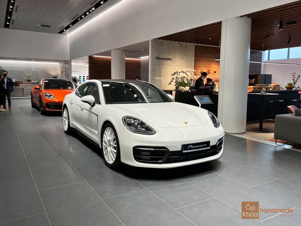 Showroom Porsche tại Việt Nam.