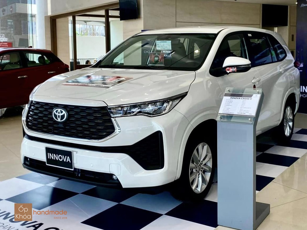 Innova Cross - MPV đa dụng đã từng chiếm lĩnh thị trường 15 năm