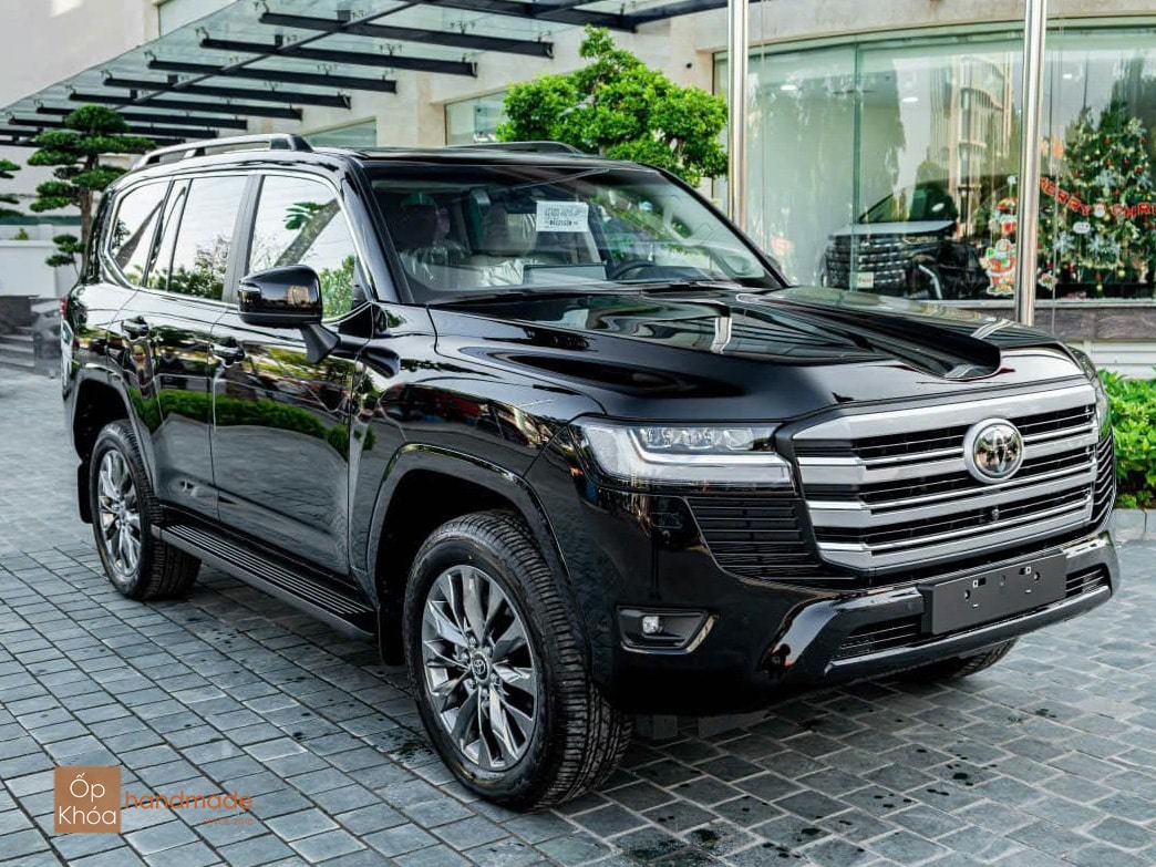 Toyota Land Cruiser - phân khúc SUV 7 chỗ hạng sang