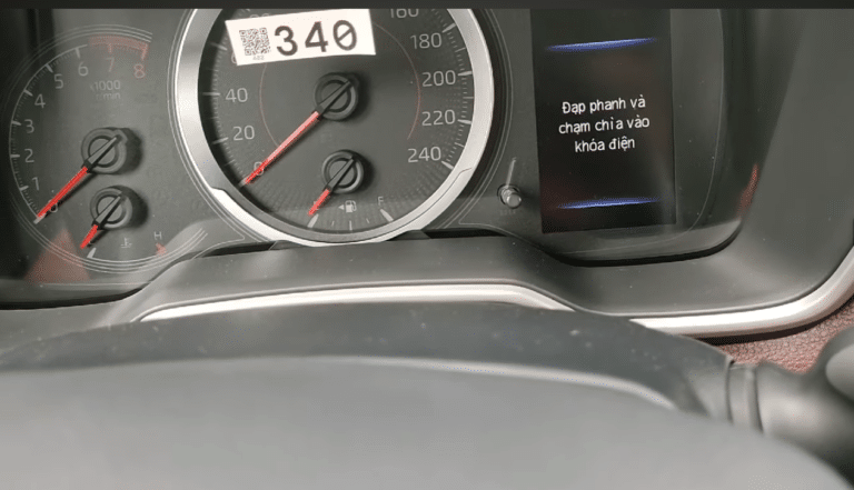 Cách khởi động Corolla Cross khi hết pin