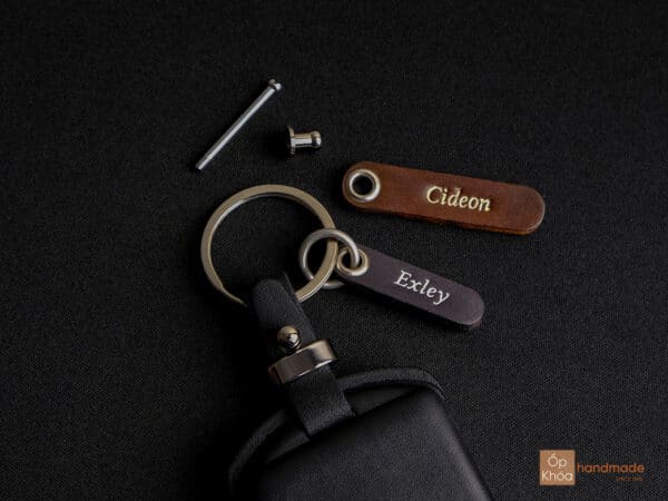 Phụ kiện đi kèm khi mua ốp khóa Volvo.