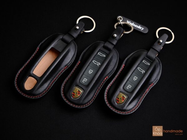 Bao da chìa khóa Porsche Taycan sử dụng da Vegtan