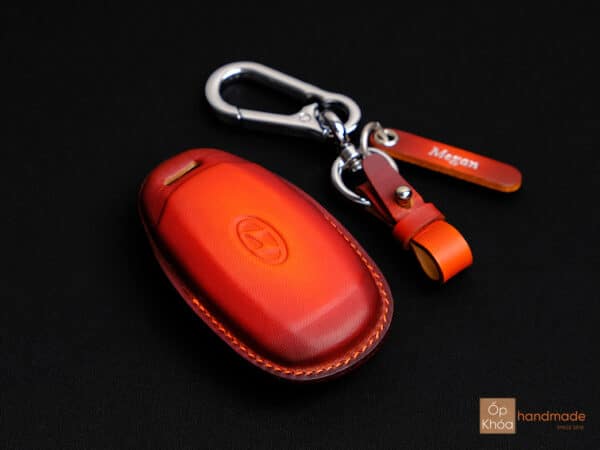 Mặt sau ốp chìa khóa Custin