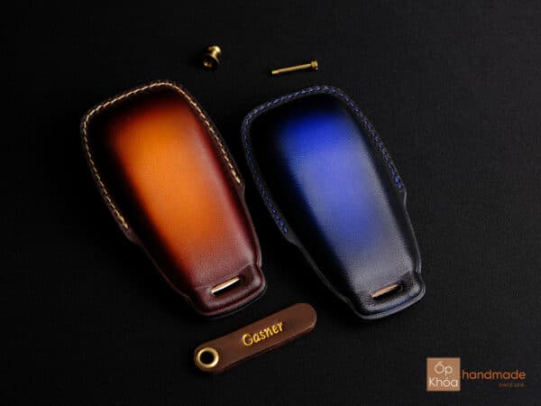 Mặt sau bao da chìa kháo Mercedes màu Patina