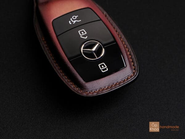 Đường chỉ may đều đặn với Bao da chìa khóa Mercedes E-Class