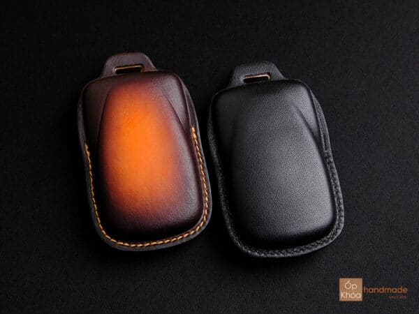 Mặt sau bao da chìa khóa Vinfast VF 9 màu Patina