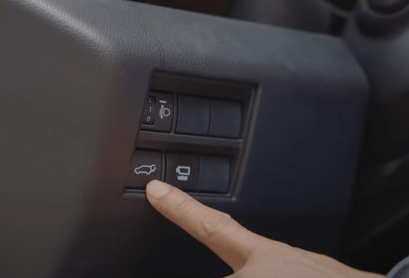 Mở cốp Toyota Innova Mở cốp Toyota Innova