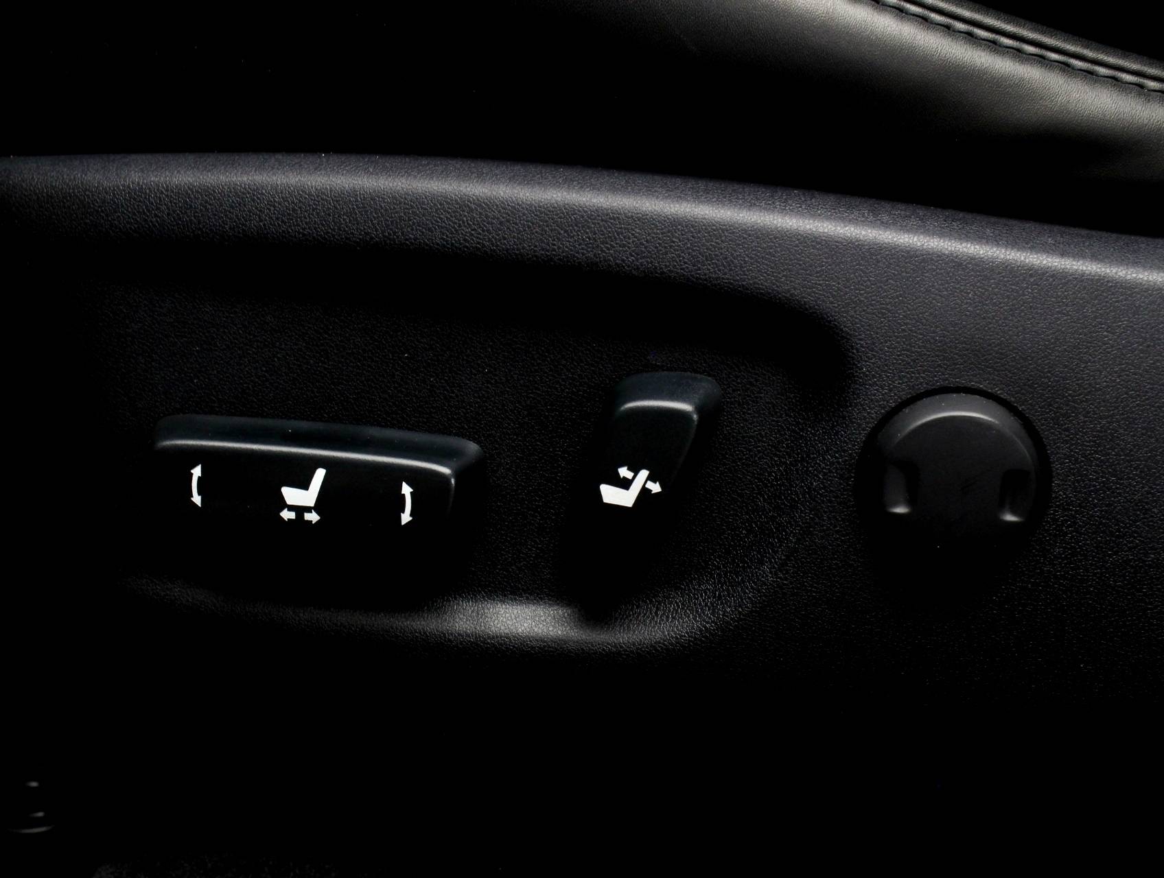 Ghế lái xe Hyundai Accent có thể điều chỉnh trượt, nâng hạ và gập lưng Ghế lái xe Hyundai Accent có thể điều chỉnh trượt, nâng hạ và gập lưng