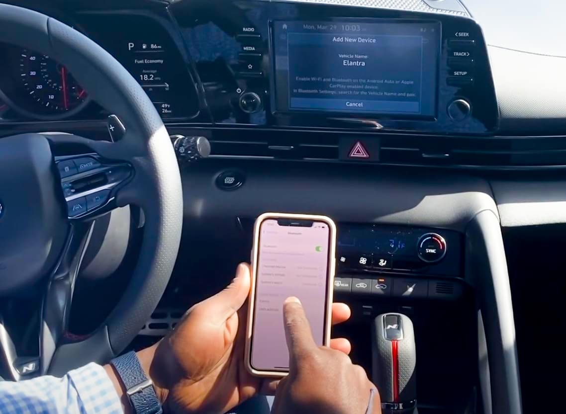 Mở Bluetooth trên điện thoại, chọn thiết bị Elantra và nhấn Ghép đôi để kết nối Apple CarPlay không dây