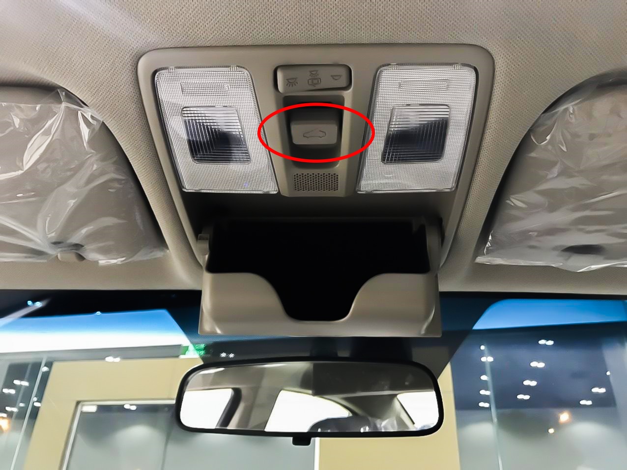 Hướng dẫn mở và đóng cửa sổ trời – Chức năng bên ngoài Hyundai Accent nổi bật Hướng dẫn mở và đóng cửa sổ trời – Chức năng bên ngoài Hyundai Accent nổi bật