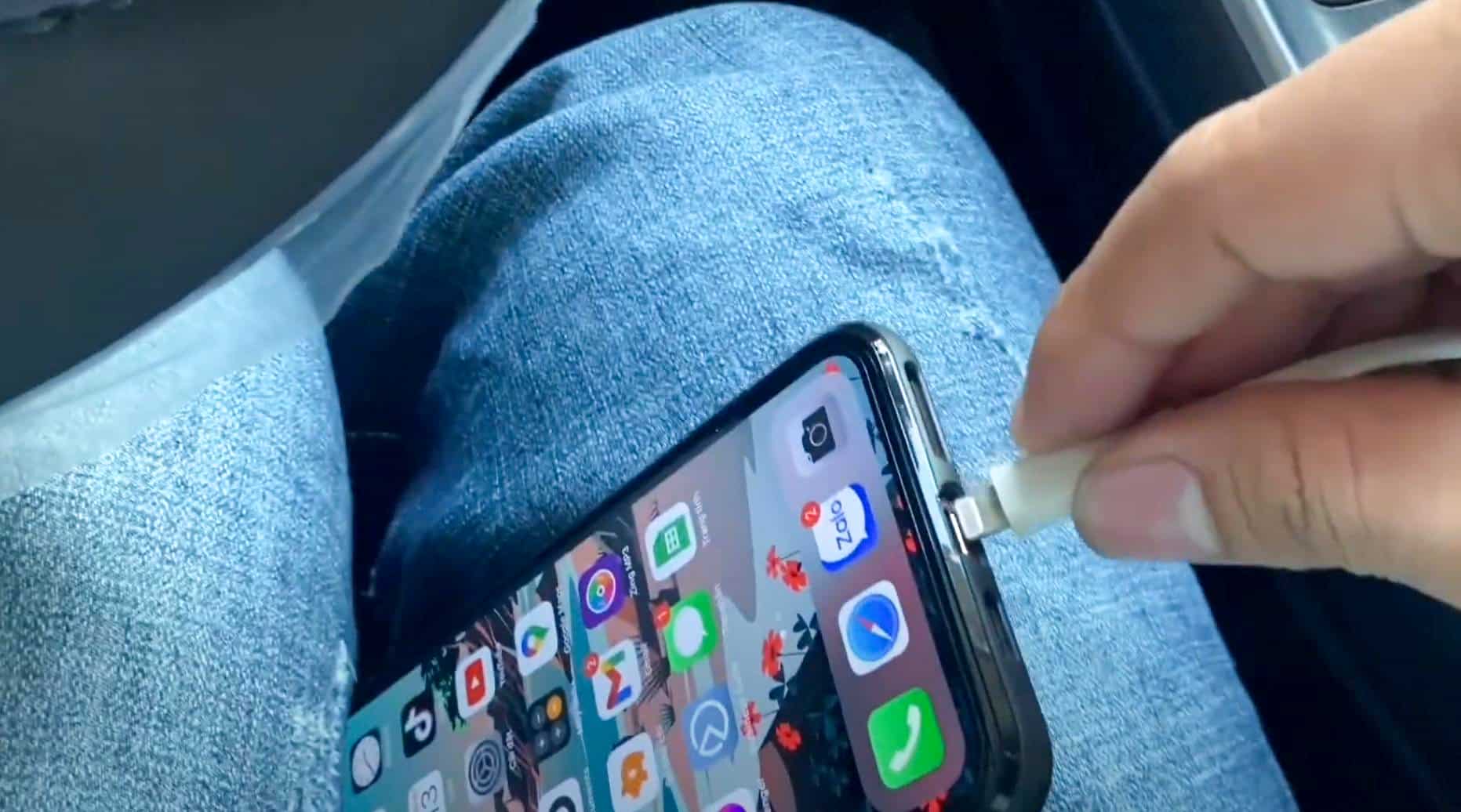 Iphone kết nối với ô tô qua cổng USB Iphone kết nối với ô tô qua cổng USB