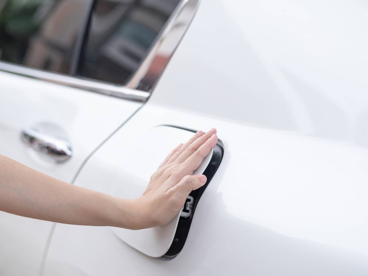 Mở nắp bình xăng xe Hyundai Santafe Mở nắp bình xăng xe Hyundai Santafe