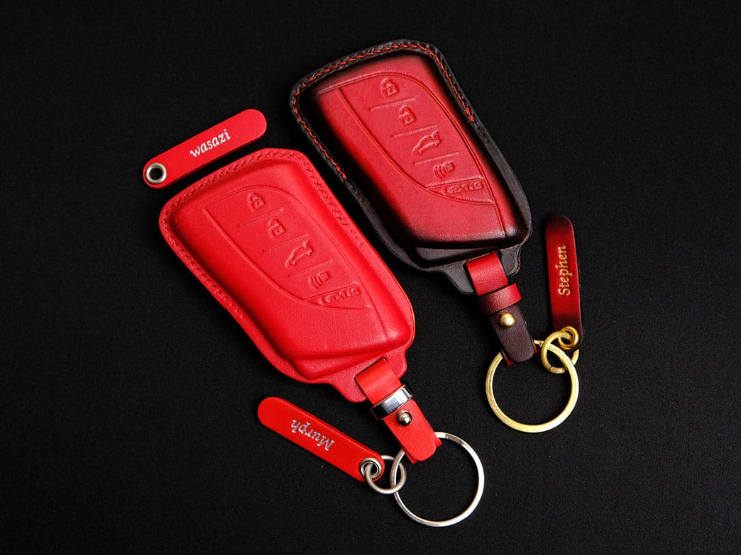 Bao da chìa khóa Lexus ES đỏ và patina sang trọng