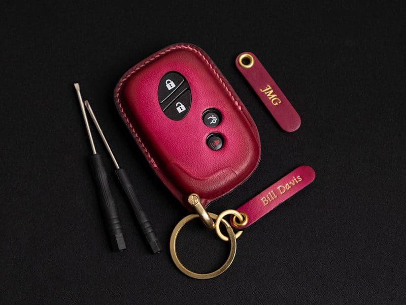 Bao da Lexus IS đỏ patina thủ công, tag