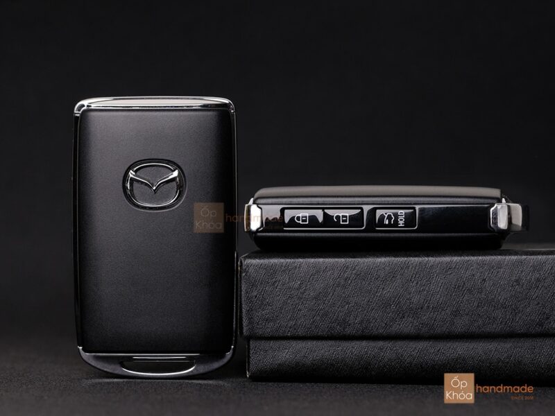 Patina đen tối giản, gọn và dễ phối mọi phong cách