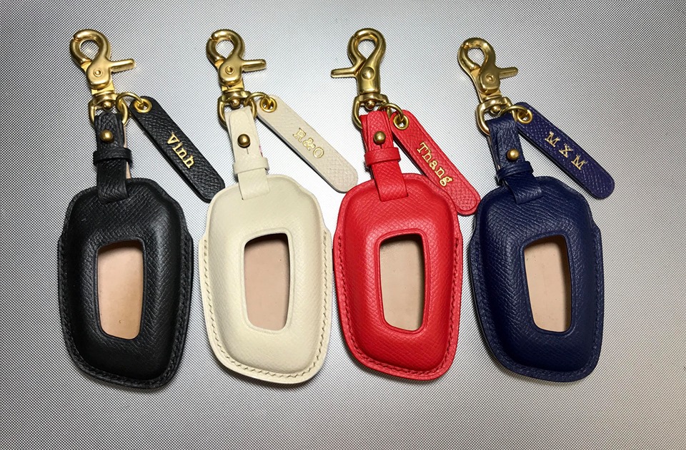 Bộ sưu tập màu sắc và thẻ khắc tên bao da chìa khóa VinFast