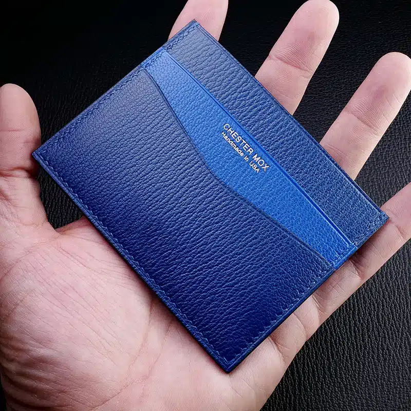 Điểm đáng cân nhắc ở da chèvre không chỉ nằm ở vẻ đẹp bề mặt, mà ở việc nó có hợp với cảm giác cầm và gu sử dụng của bạn hay không.