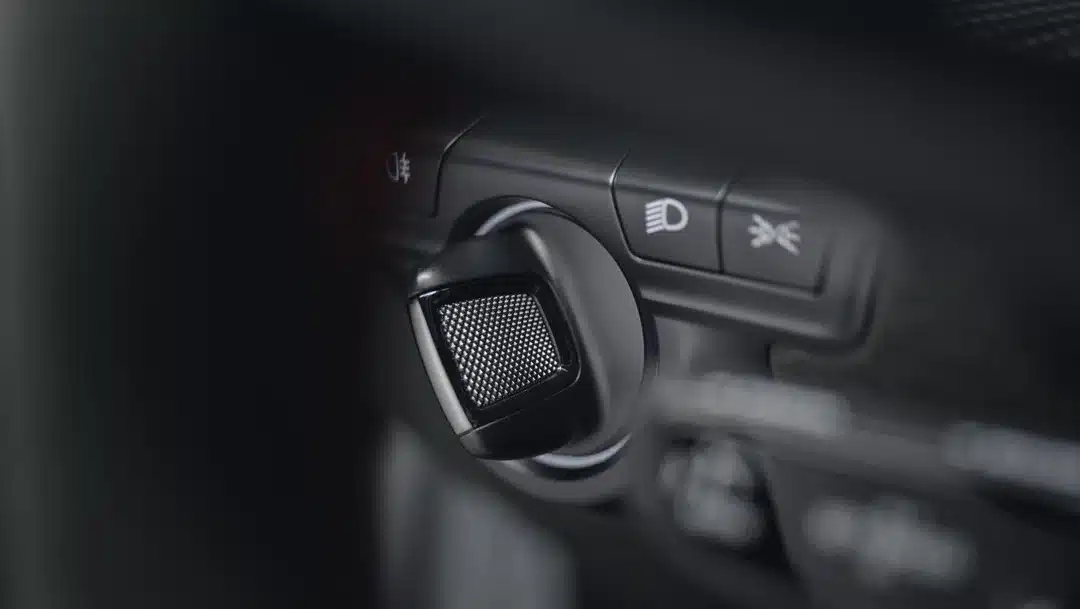 Hệ thống Porsche Entry & Drive sử dụng cụm núm vặn Control Unit đặc trưng cắm sẵn trên táp-lô