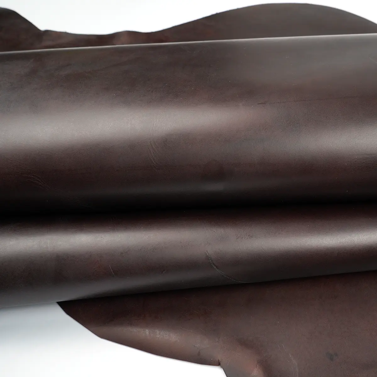 Vùng da đổi sắc nhẹ khi gập hoặc vuốt là hiệu ứng pull-up, một đặc điểm rất dễ nhận ra của Chromexcel.