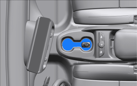 Đặt chìa khóa vào khay để cốc để hệ thống nhận diện chip từ