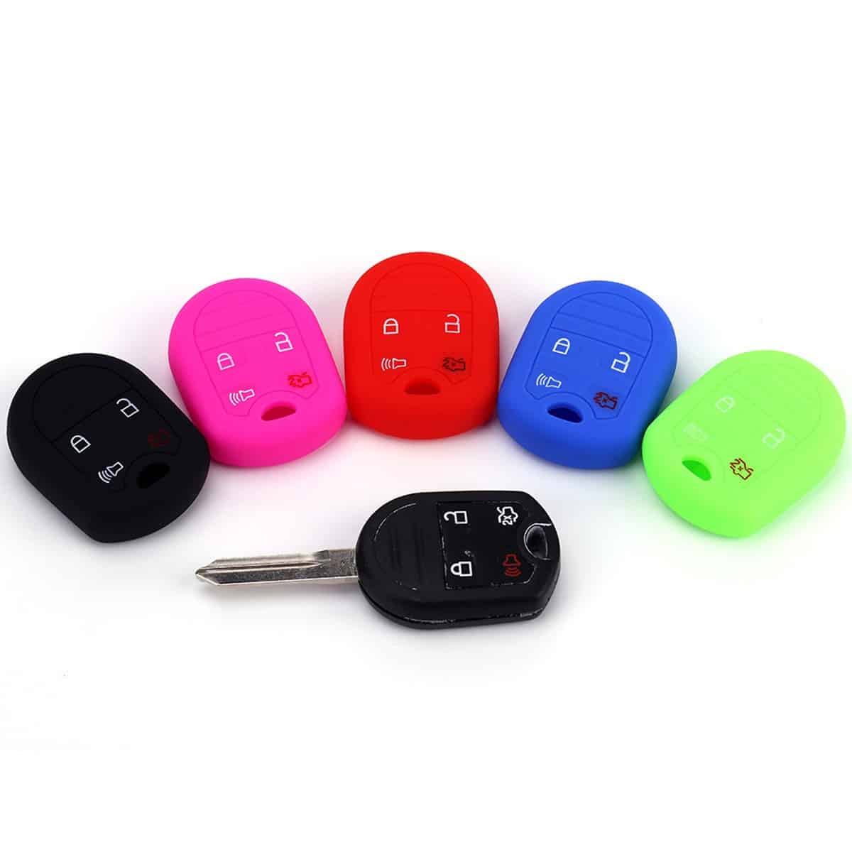 Khe hở từ ốp silicon bị dão thường đọng cát bụi, vô tình tạo ma sát làm xước mặt chìa khóa zin.