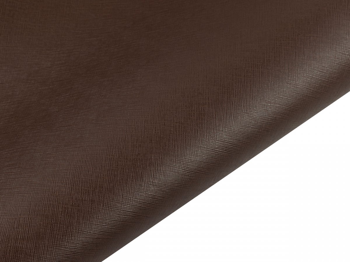 Nhờ bề mặt đanh cứng và khả năng hạn chế xước dăm, Saffiano là vật liệu rất lý tưởng để làm bao da chìa khóa