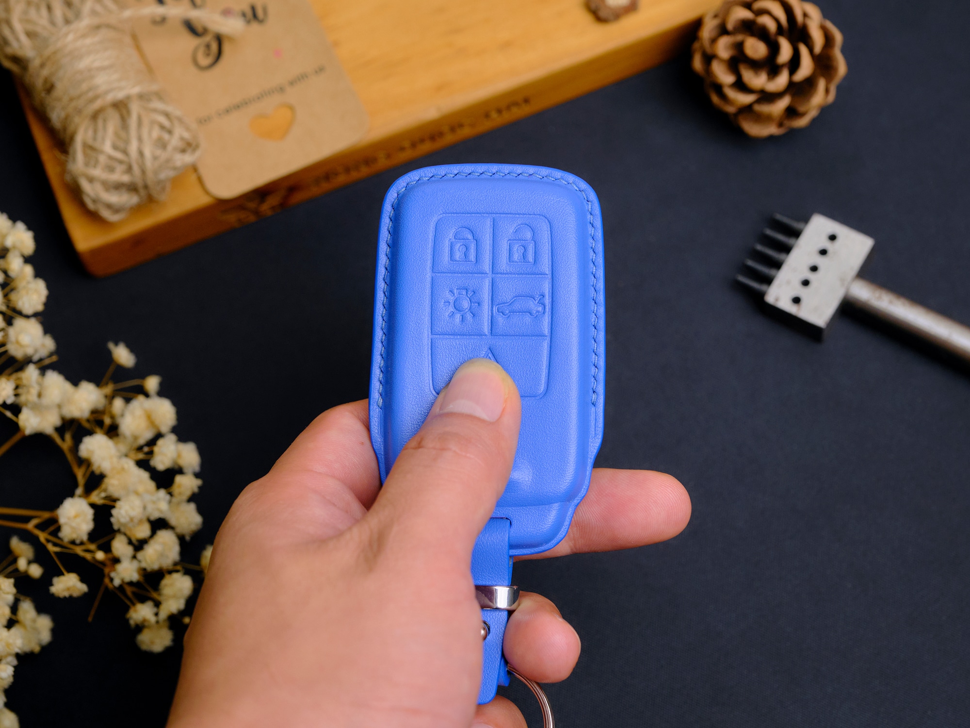 Bao da chìa khóa da bò với form gọn và bề mặt chắc tay