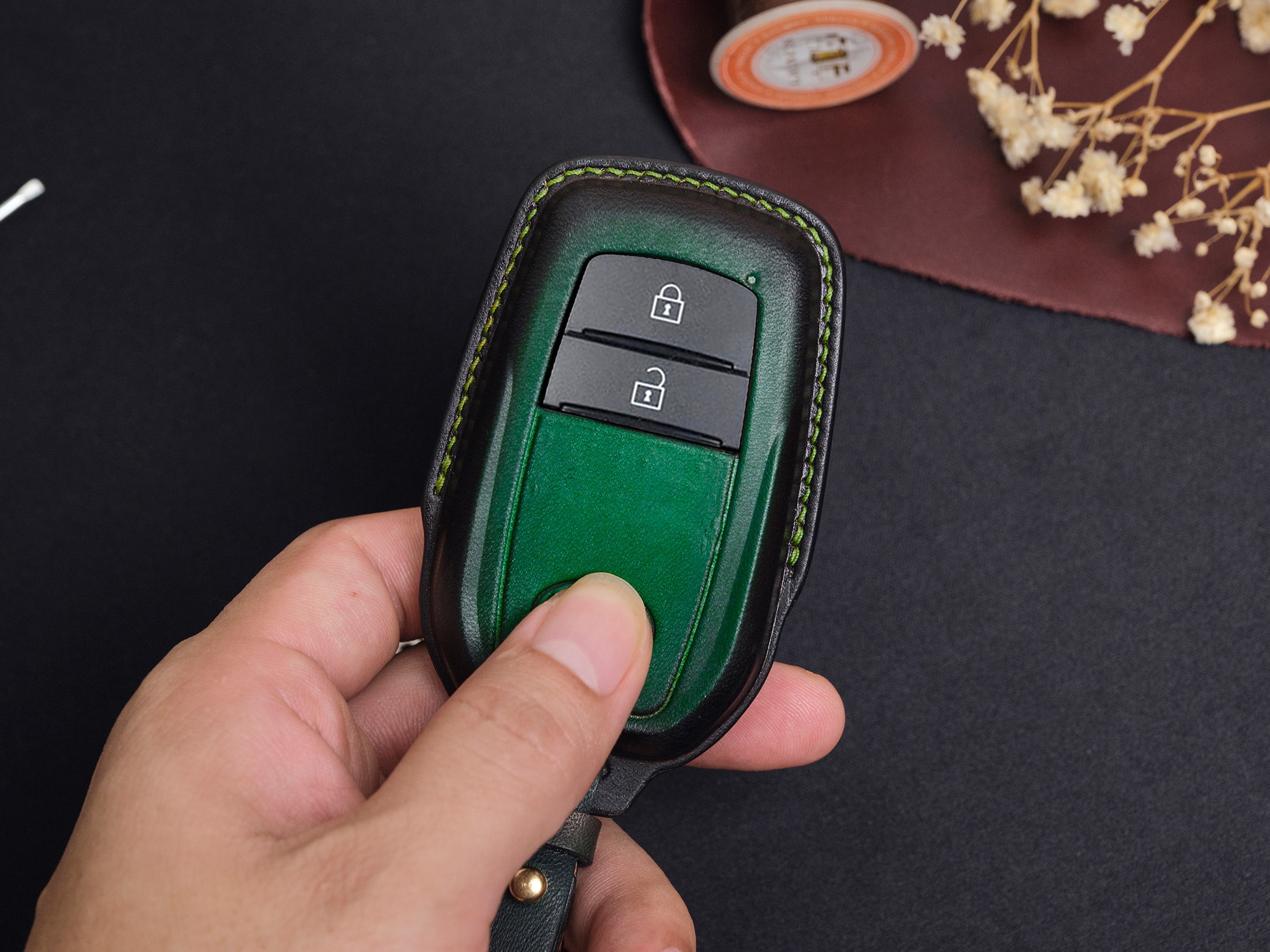 Bao da chìa khóa ô tô da Epsom Opkhoahandmade không bị thâm đen khi cầm nắm nhiều