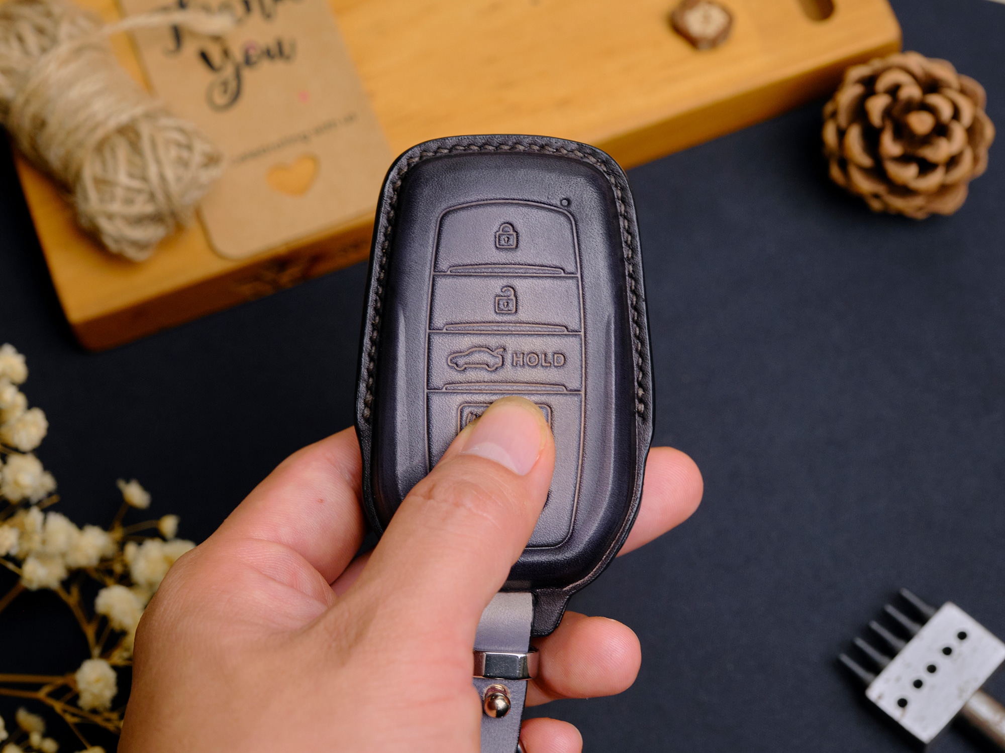 Ốp chìa khóa Toyota sai form gây cấn nút và bấm nặng tay