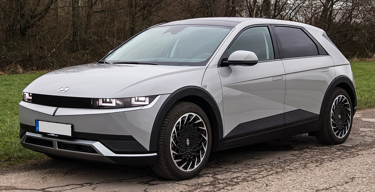 So sánh định vị VinFast VF7 và Hyundai Ioniq 5