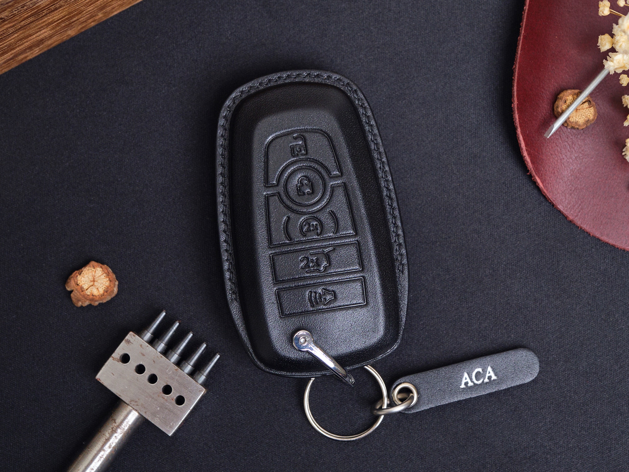 So sánh ốp chìa khóa đại trà và bao da chìa khóa Ford Everest làm theo form riêng