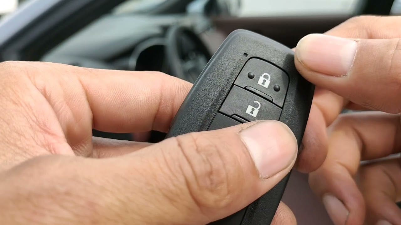 Cách hạn chế chìa khóa Corolla Cross nhanh hết pin bằng chế độ tiết kiệm pin